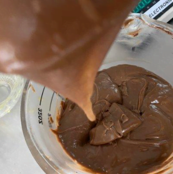 巧克力酥皮泡芙，甜品愛好者、奶油愛好者的最愛